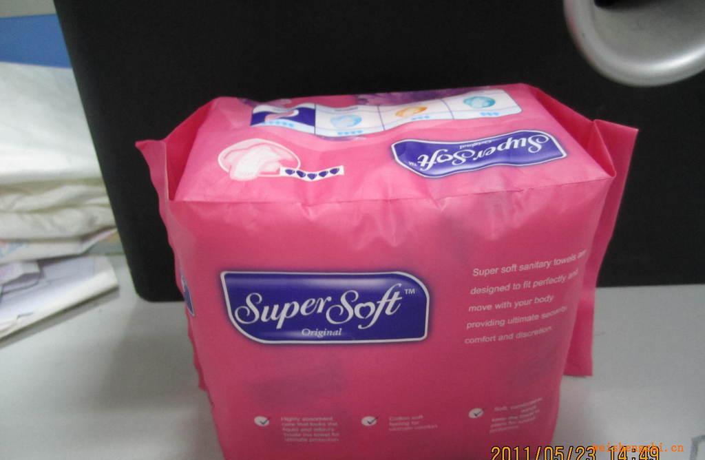 供應外貿(mào)supersoft衛(wèi)生巾出口衛(wèi)生巾加工進口材料衛(wèi)生巾批發(fā)
